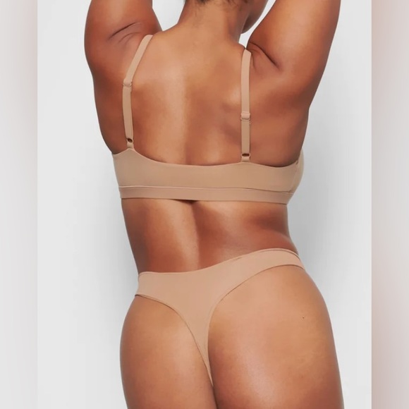 NWT SKIMS Fits Everybody Thong - Picture 3 of 6